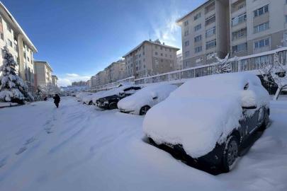Van’da kış mevsiminin son günlerinde kar bereketi