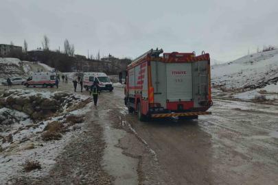 Van’da otomobil dereye uçtu: 3 yaralı