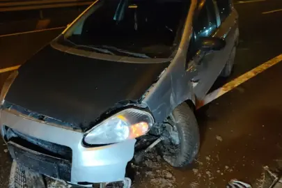 Yola düşen yatak, kazaya neden oldu; 1 yaralı