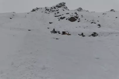 Yüksekova'da çığ nedeniyle kapanan mezra yolu, 2 ay sonra açıldı
