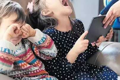 15 yaş altına sosyal medya düzenlemesi geliyor... Doğum ve babalık izinleri artıyor!