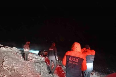 Ağrı’da tipi nedeniyle şarampole kayan araçtaki 2’si çocuk 4 kişi kurtarıldı