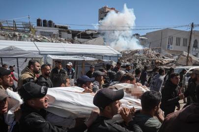 Ateşkesi ihlal eden katil İsrail'in Gazze'deki saldırılarında 3 Filistinli hayatını kaybetti