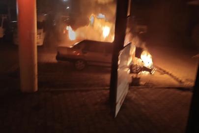 Bingöl’de park halindeki araç alevlere teslim oldu