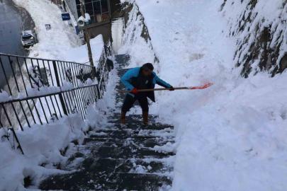 Bitlis’te karla mücadele çalışmaları aralıksız sürdürüyor