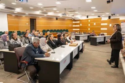 Bornova’da muhtarlara 'dijital dönüşüm' eğitimi