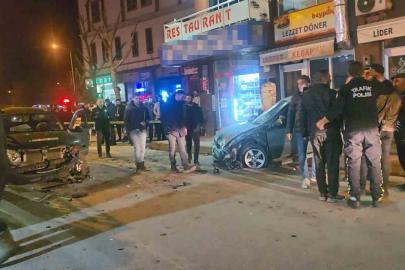 Elazığ’da otomobiller çarpıştı: 1’i ağır 3 yaralı