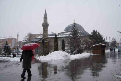 Erzurum’da kar yağışı etkili oluyor