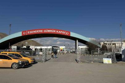 Esendere Sınır Kapısı’nda sessiz bekleyiş