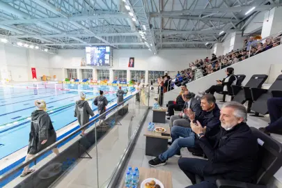 Göztepe’nin Avrupa zaferine Başkan Tugay da eşlik etti