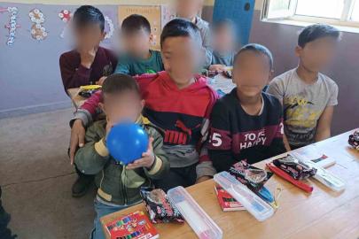 Hayırseverlerden Suvaran köyü öğrencilerine kırtasiye desteği