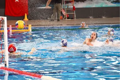 İzmir Büyükşehir Belediyesi sporcuları başarıdan başarıya koşuyor