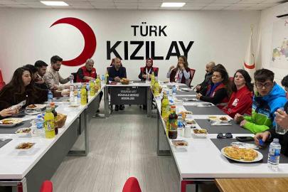 Kızılay’dan üniversite öğrencilerine "Anne Eli" iftar sofrası