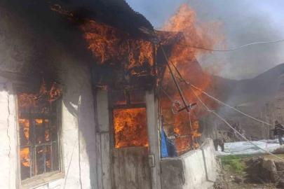 Köy evinde korkutan yangın