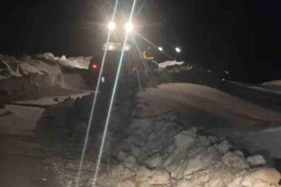 Muş’ta fırtına nedeniyle köy yolu ulaşıma kapandı