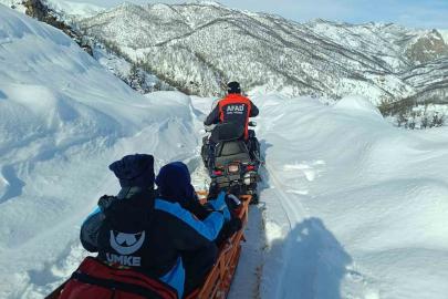Ovacık’ta karla mücadelede zamanla yarış: 2 hastaya zorlu şartlarda müdahale