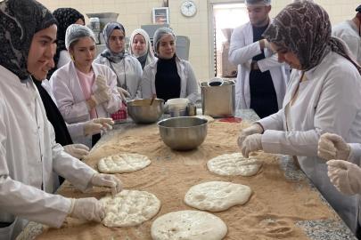 Ramazan pidesinin üretimini yerinde gördüler