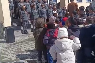 Taşlıçay’da Ramazan etkinliğinde minik kızın ilahiye eşliği tebessüm oluşturdu