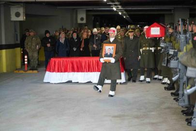 Türk bayrağına sarılı naaşıyla memleketine uğurlandı