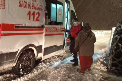 Yoğun kar engel olamadı: Ekipler hastayı 112’ye yetiştirdi