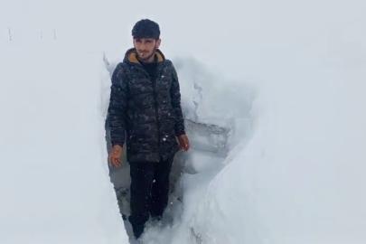 Ağrı’da Nisan ayında etkili olan kar kalınlığı insan boyunu aştı
