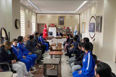 Arpaçay’da öğrencilerden gururlandıran tablo