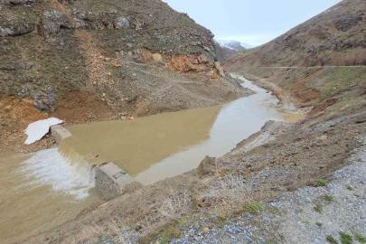 Bahçesaray’da su taşkını tehlikesi