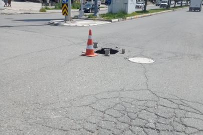 Batman'da yolun bir bölümünde meydana gelen göçük ulaşımı aksattı