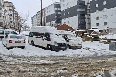 Bitlis’te kar yağışı nedeniyle 82 köy yolu ulaşıma kapandı