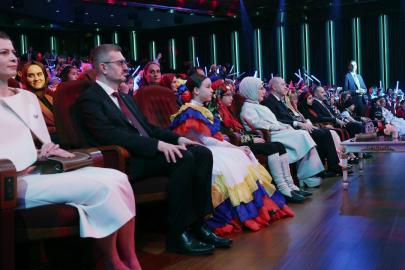 Burhanettin Duran'dan TRT 48. Uluslararası 23 Nisan Çocuk Şenliği Gala Programı'na ilişkin paylaşım