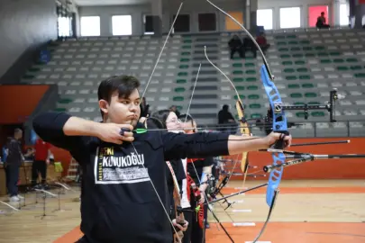 Bursa İnegöl'de öğrenciler okçuluk maharetlerini yarıştırdı