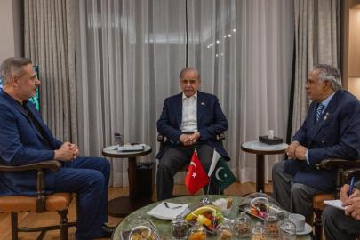 Dışişleri Bakanı Fidan, Pakistan Başbakanı Şerif ile görüştü