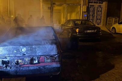 Elazığ’da TOFAŞ araç alev alev yandı