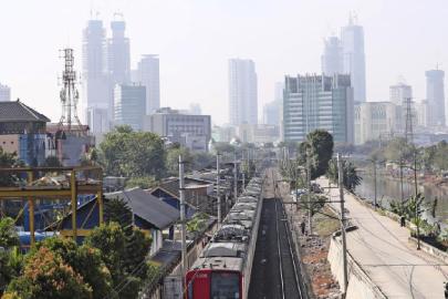 Endonezya'daki tren kazasında ölü sayısı 14'e yükseldi