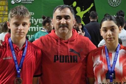 Erzincanlı badmintoncular Türkiye üçüncüsü oldu