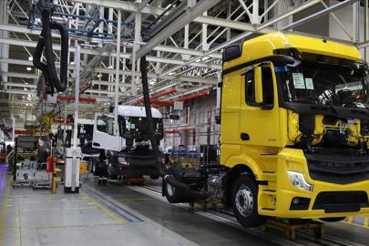 Hafif ticari araç ve kamyon ihracatı 1,5 milyar doları aştı