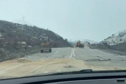 Hakkari-Van yolunda çökme: Ulaşım kontrollü sağlanıyor