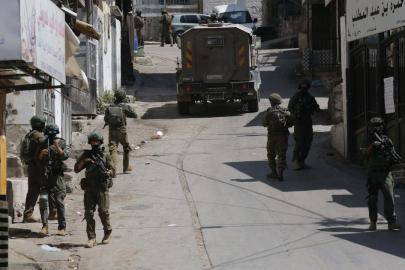 İşgalci İsrail askerleri Batı Şeria'daki kontrol noktasında 70 Filistinli işçiyi gözaltına aldı