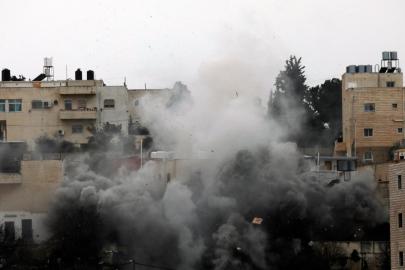 İşgalci İsrail, Batı Şeria'da Filistinlilere ait yapıları yıkıyor