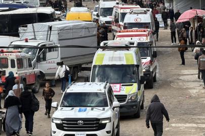 İşgalci İsrail'in Gazze'de polis aracını hedef aldığı saldırıda biri çocuk 4 kişi hayatını kaybetti