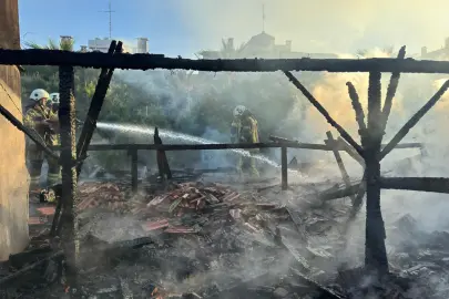 İzmir’de itfaiyenin hızlı müdahalesi faciayı önledi