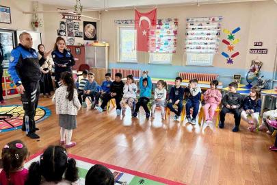 Kars’ta polis öğrencilerle buluştu