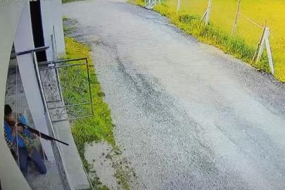 Komşu kavgası kamerada: Av tüfeğiyle ateş açtı
