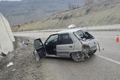 Kontrolden çıkan otomobil istinat duvarına çarptı: 1 yaralı