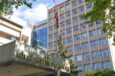 MEB'den izinsiz okullara devam eden öğrencilere yakın takip