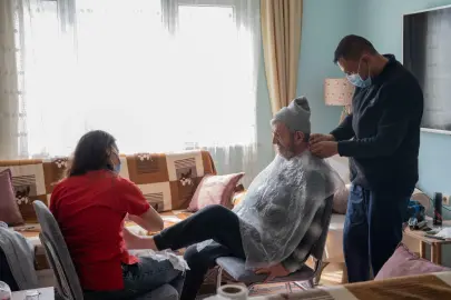 Milas Belediyesi evde berber ve kuaförlük hizmetini sürdürüyor