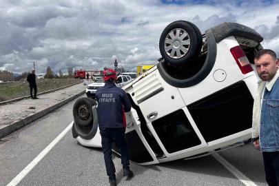 Muş’ta hafif ticari araç takla attı: 1 yaralı