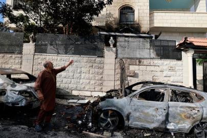 Nablus'ta yerleşimci saldırısı: Ağaçlar kesildi, araçlar yakıldı