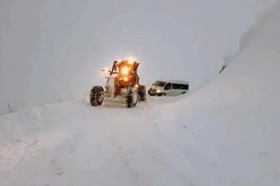 Nisan şaşırttı: Refahiye’de sabah karla uyandılar