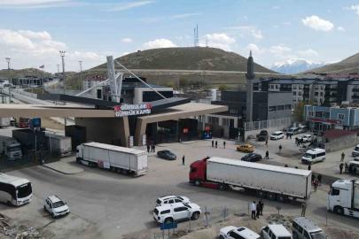 Sağlık Bakanlığı’ndan İran’a ikinci etap insani yardım amaçlı tıbbi malzeme gönderildi